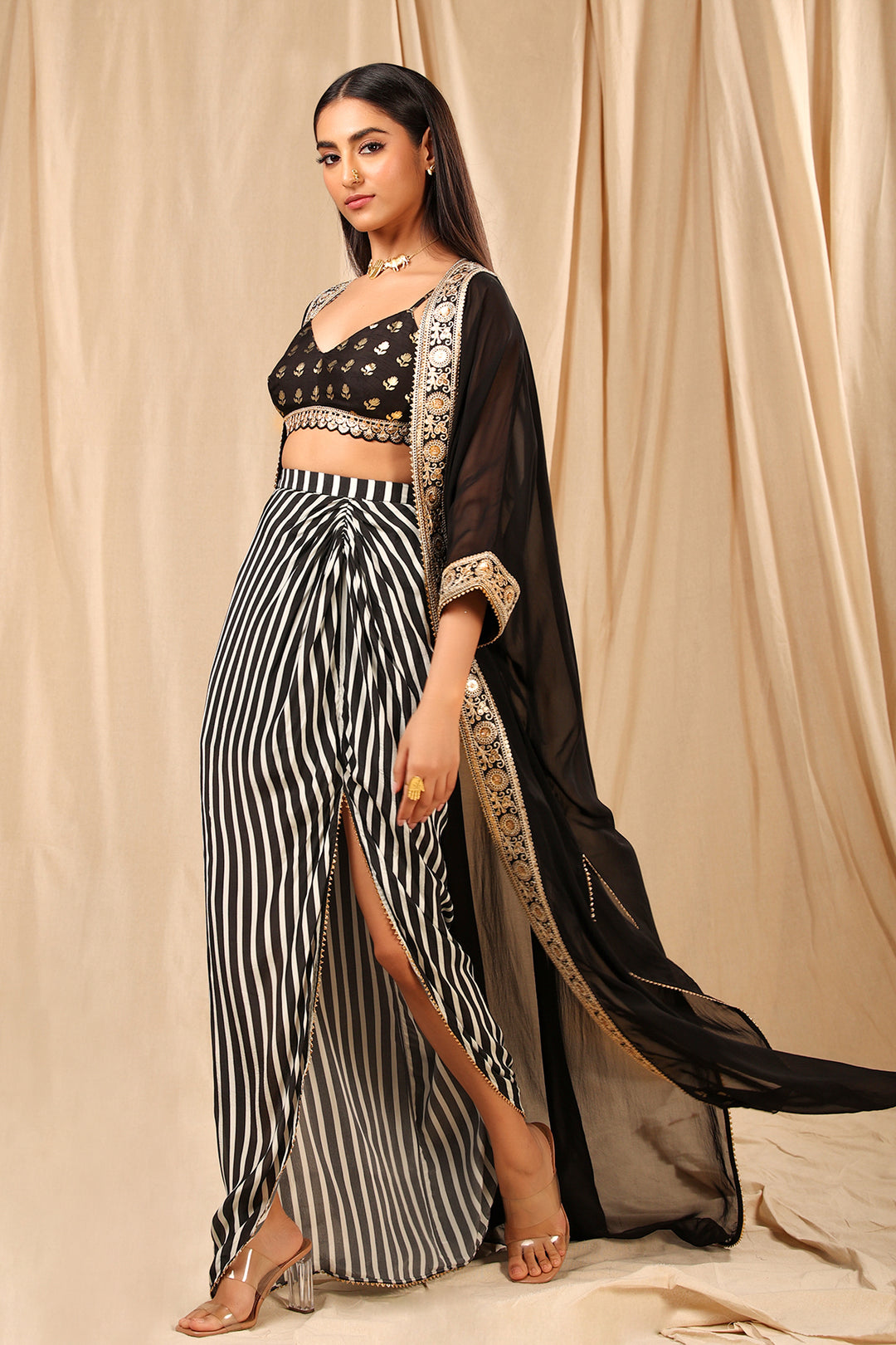 Black abd White Wallflower Cape Set